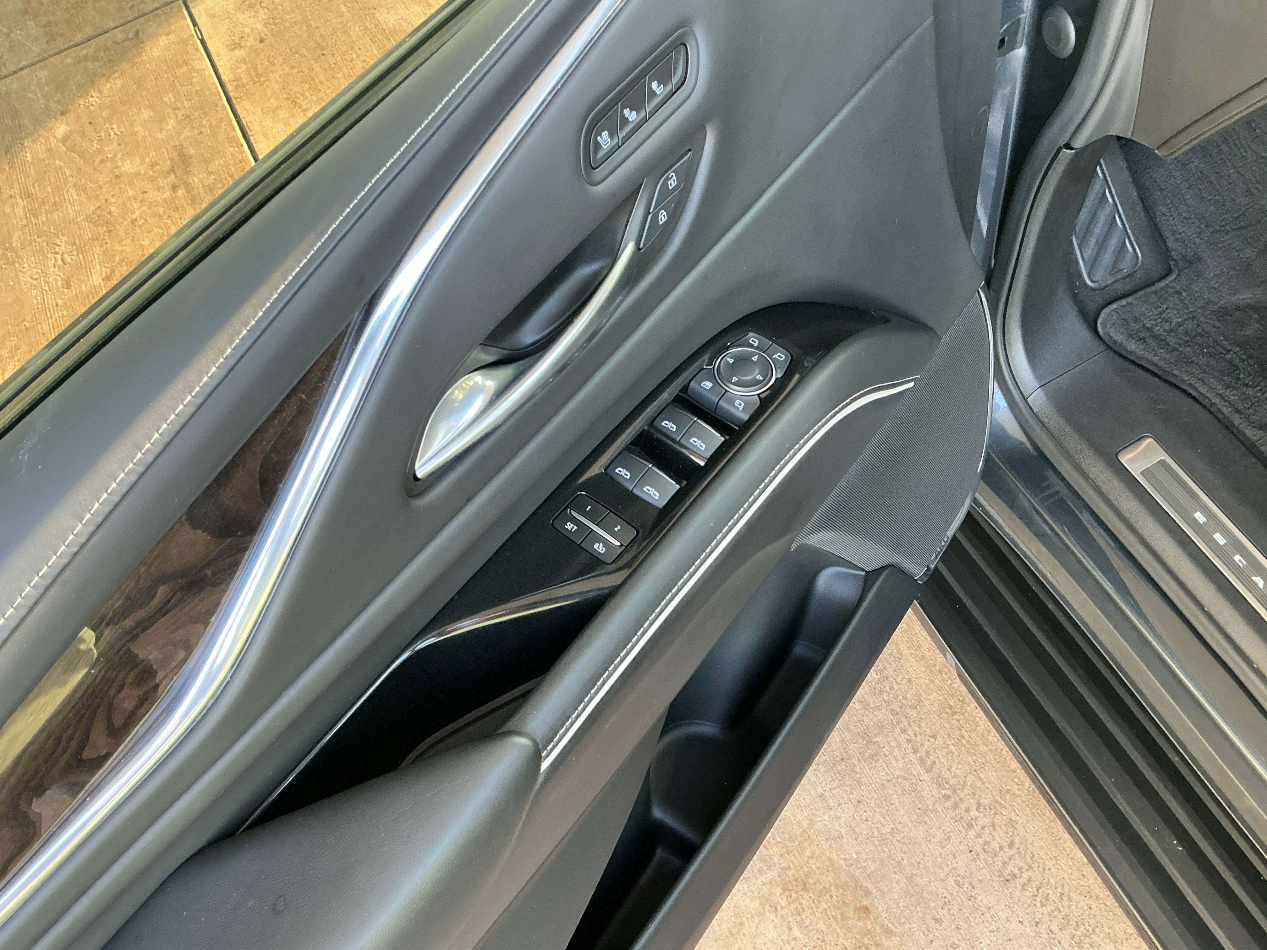 Used 2021 Cadillac Escalade ESV Sport Platinum w/ Heavy-Duty Trailer Package image 15