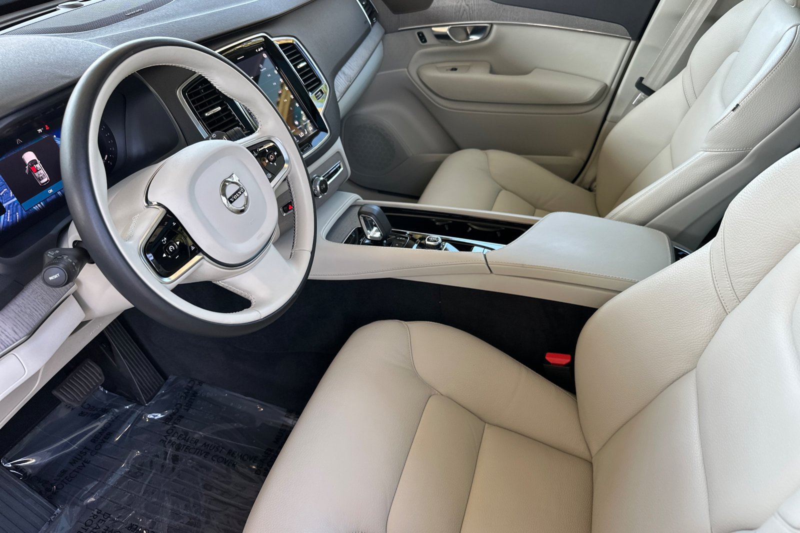 Certified 2025 Volvo XC90 B6 Plus w/ Protection Package Premier AWD/4WD image 10