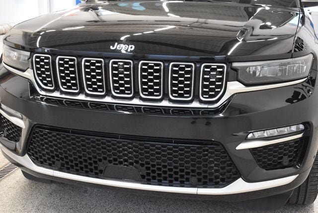 Used 2023 Jeep Grand Cherokee Summit w/ Advanced Protech Group IV AWD/4WD image 14