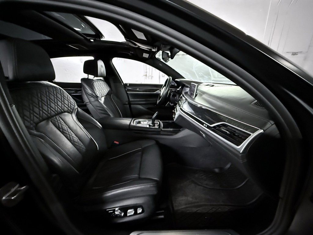 Used 2022 BMW 750i xDrive w/ Luxury Rear Seating Package image 27