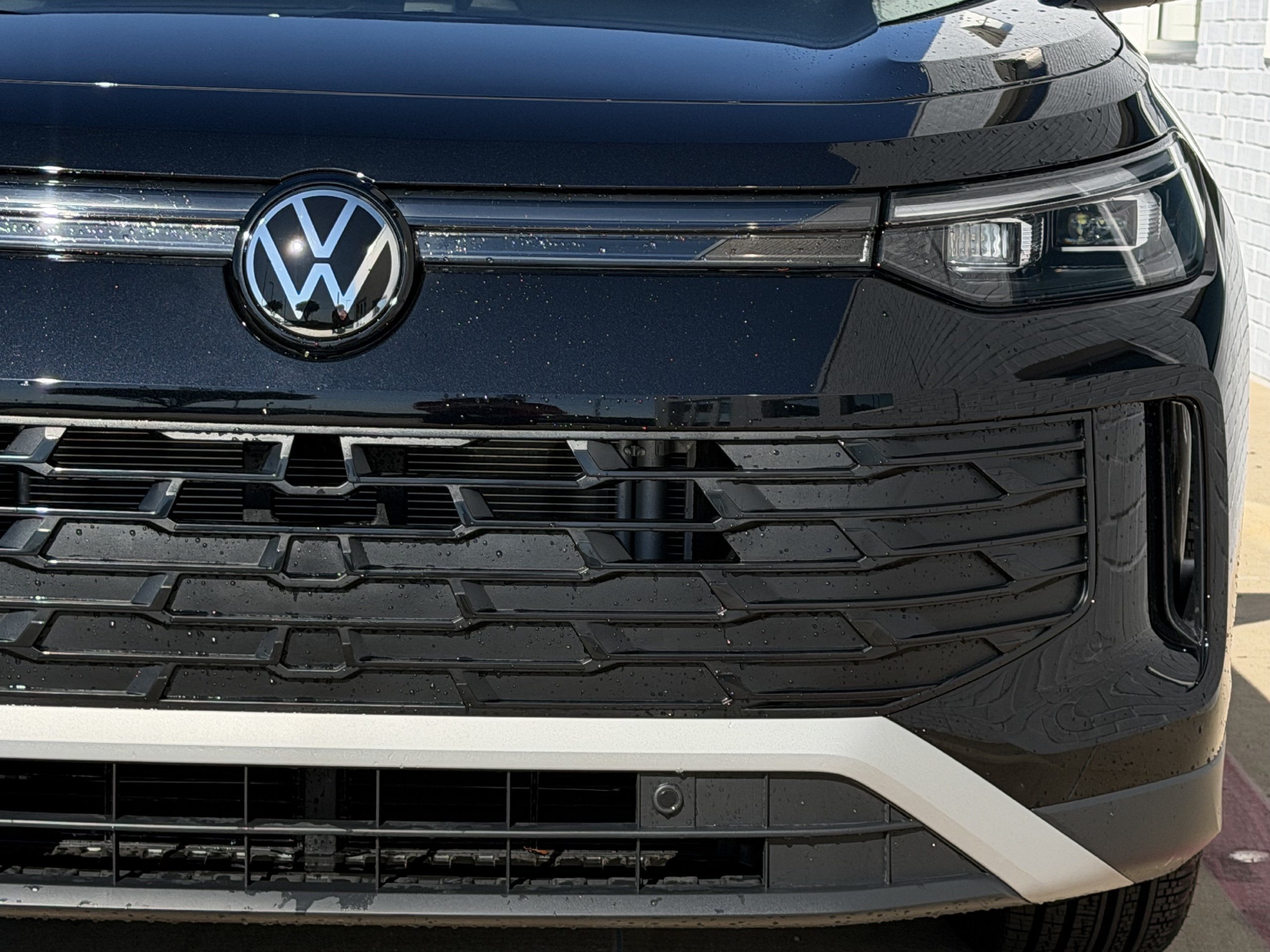 New 2026 Volkswagen Tiguan SE FWD image 10