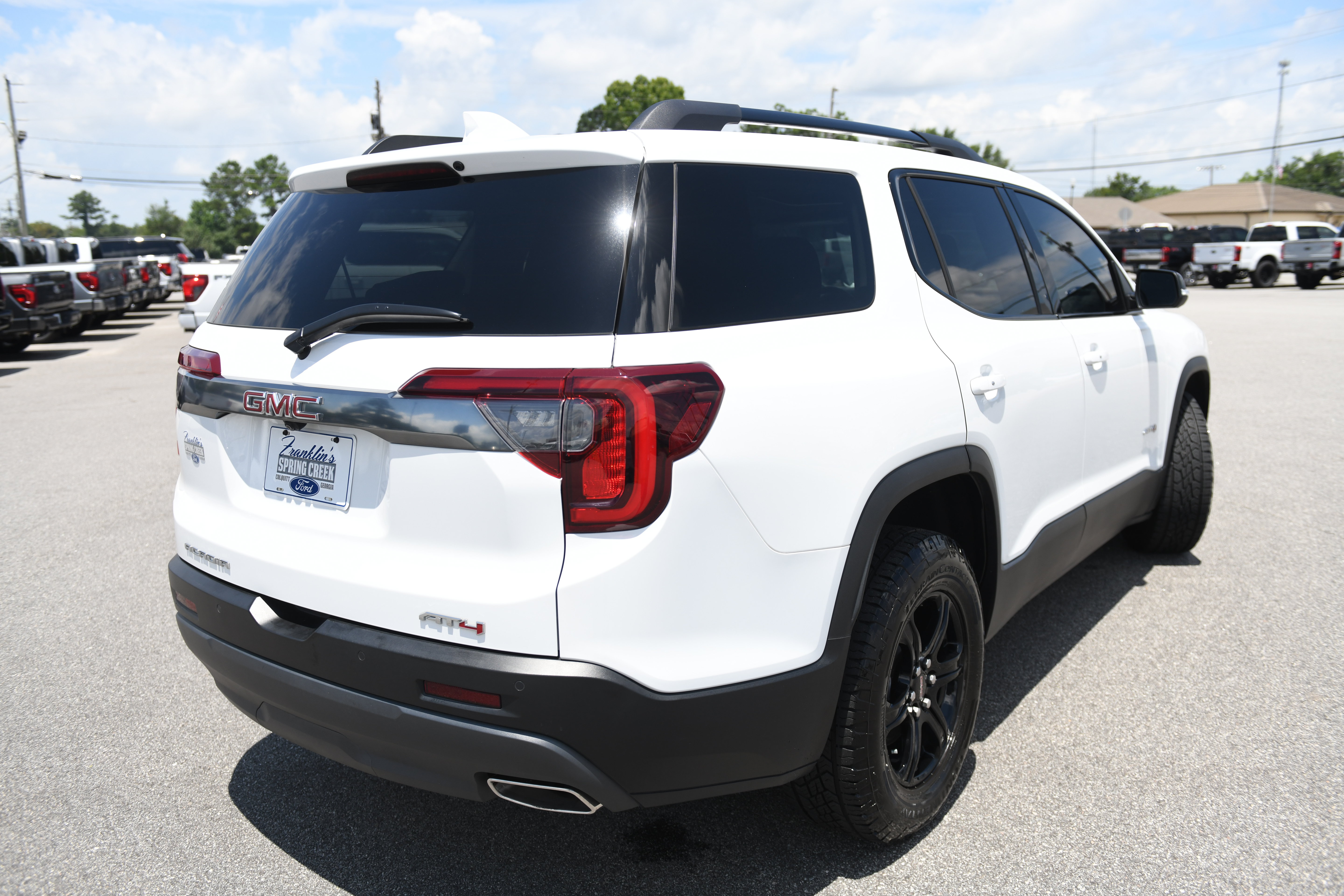 Used 2022 GMC Acadia AT4 w/ Technology Package AWD/4WD image 4