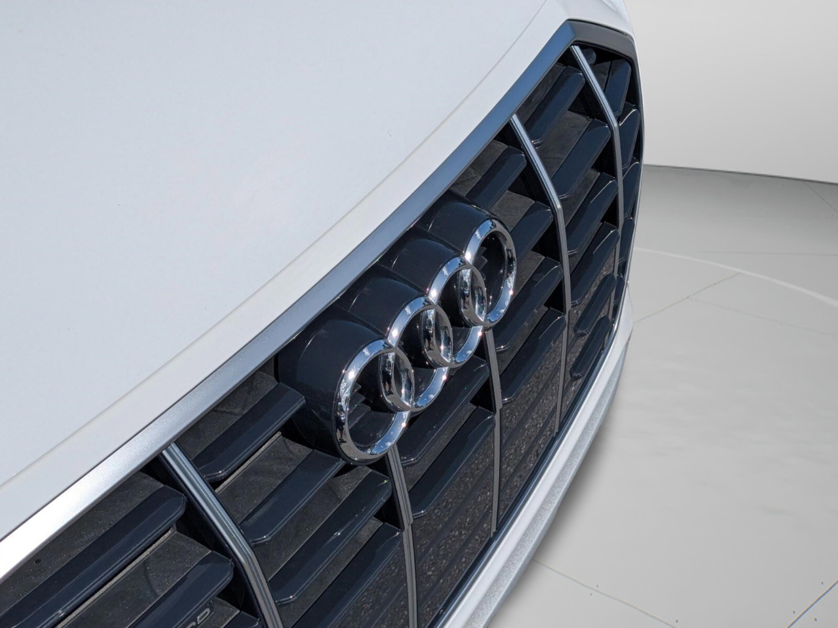 Used 2021 Audi Q5 Premium w/ Convenience Package image 26