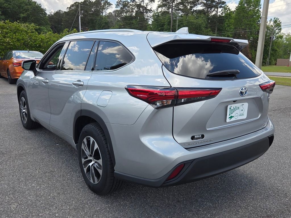 Used 2021 Toyota Highlander XLE FWD image 9