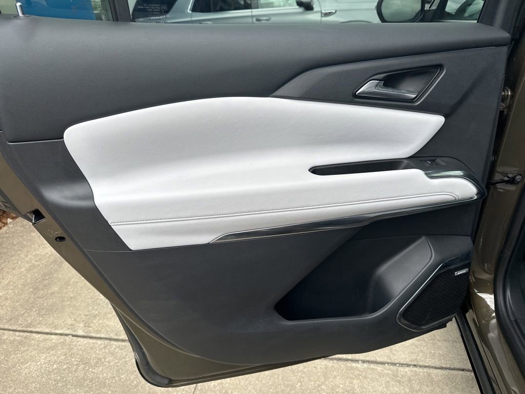 Used 2024 Chevrolet Traverse RS image 13