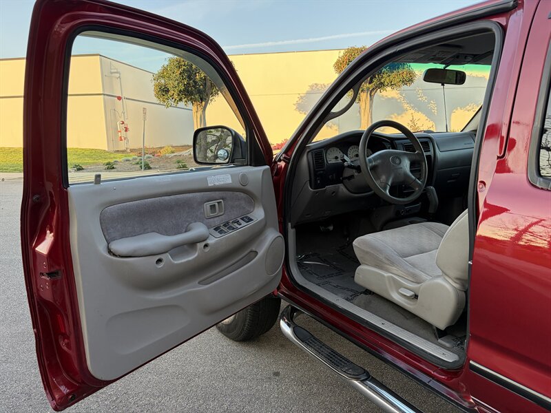 Used 2002 Toyota Tacoma PreRunner RWD image 12