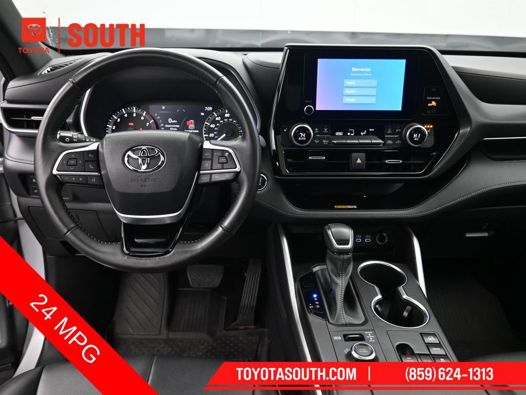 Used 2023 Toyota Highlander XSE image 11