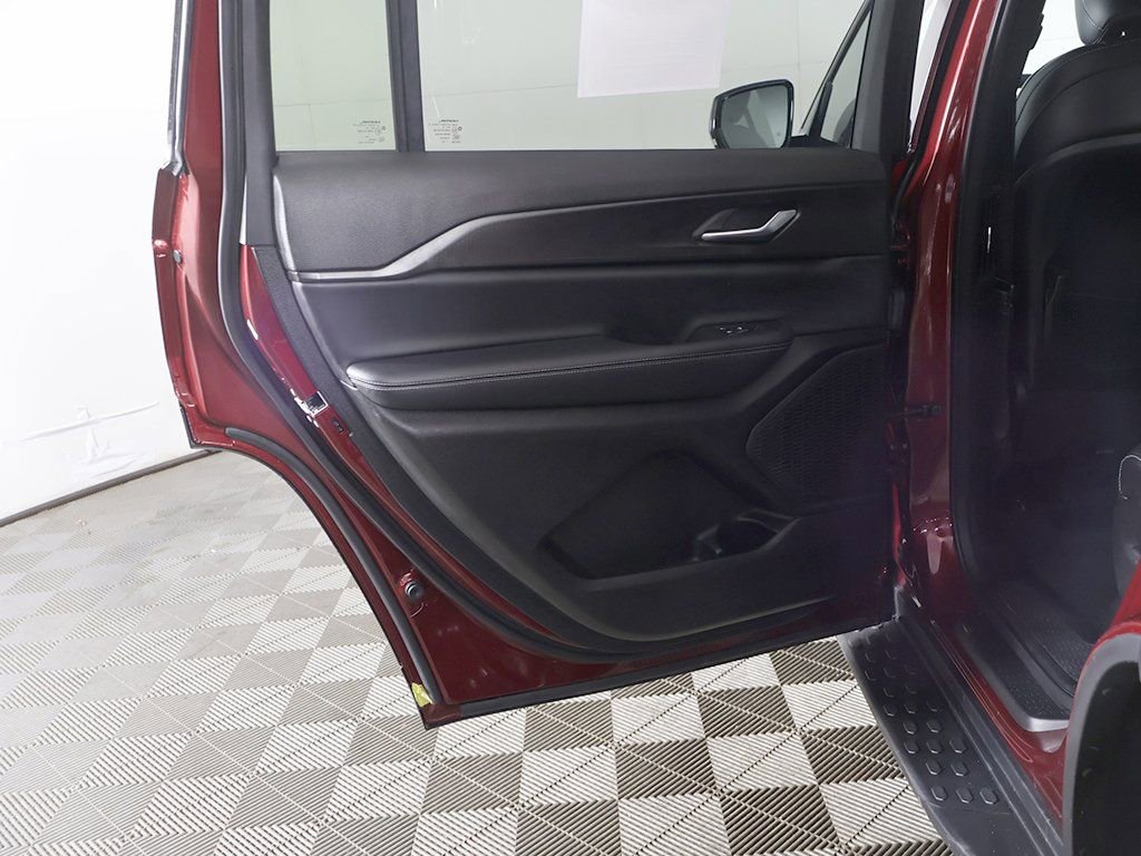 Used 2023 Jeep Grand Cherokee L Laredo image 24