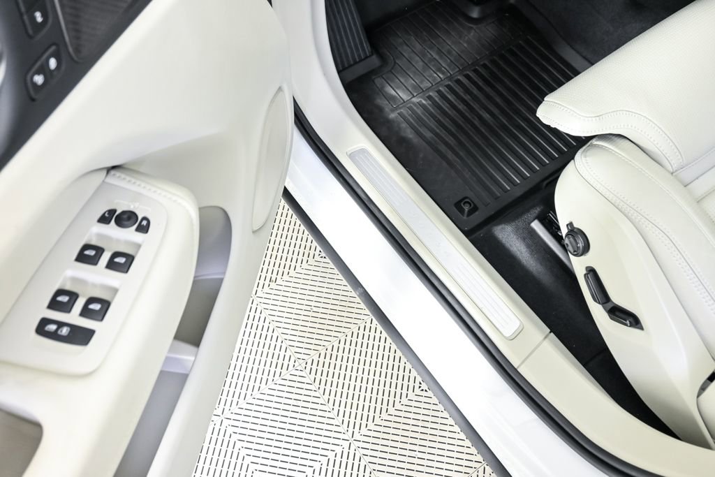 Used 2026 Volvo XC60 B5 Ultra w/ Climate Package image 10