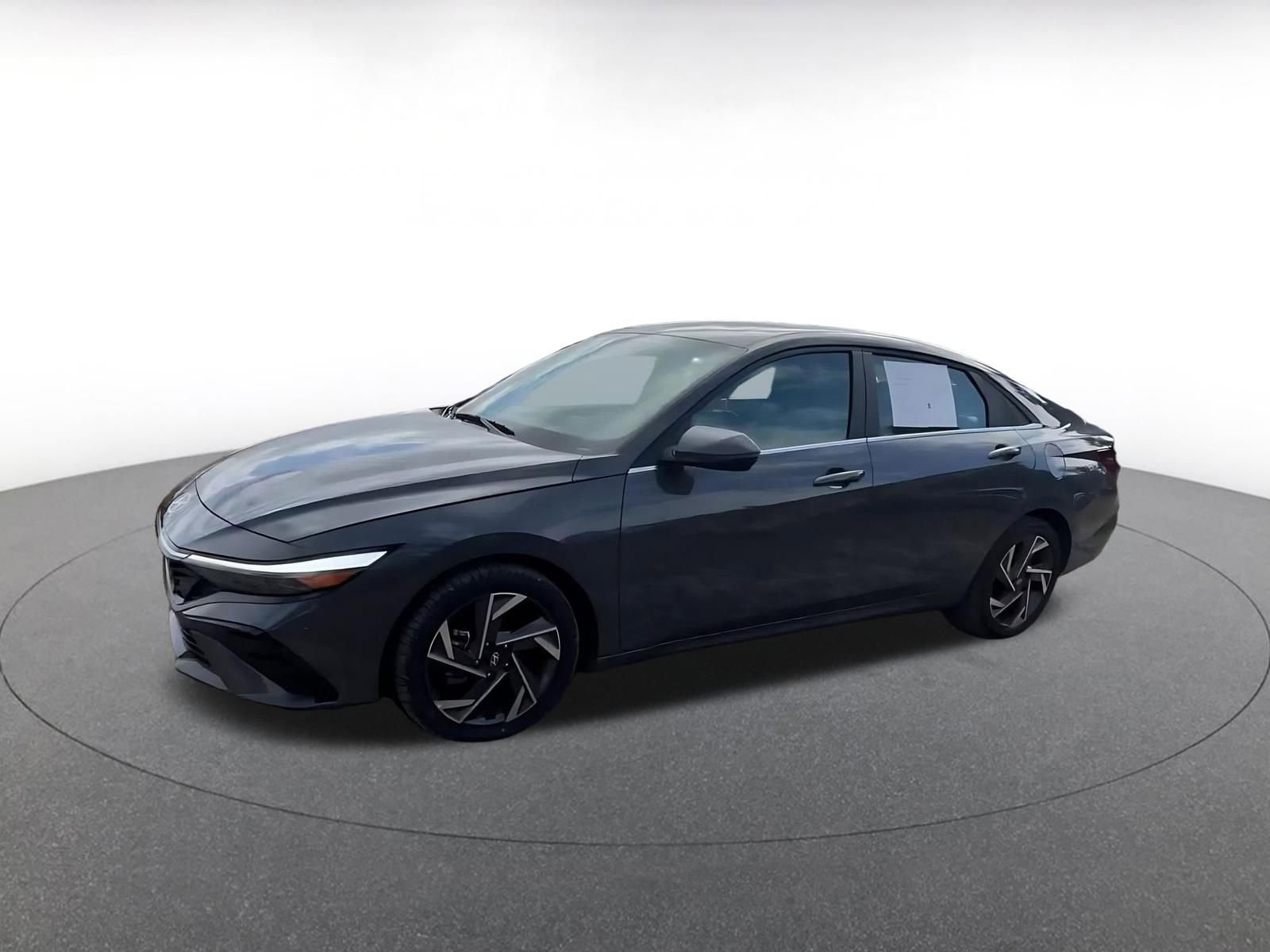 Used 2025 Hyundai Elantra Limited image 8