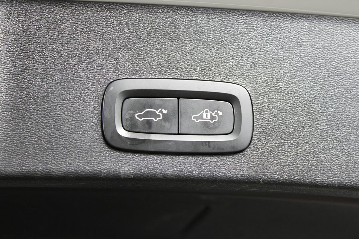 Used 2023 Volvo XC40 Recharge Plus w/ Protection Package Premier AWD/4WD image 24