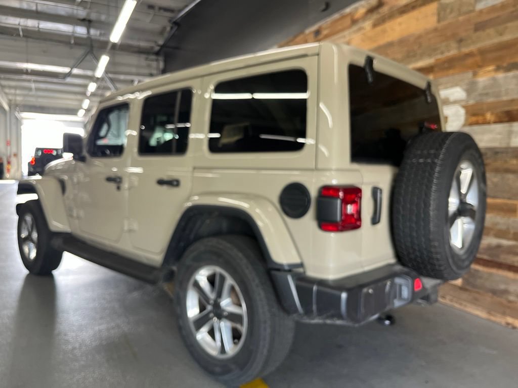 Used 2022 Jeep Wrangler Unlimited Sahara w/ LED Lighting Group AWD/4WD image 15