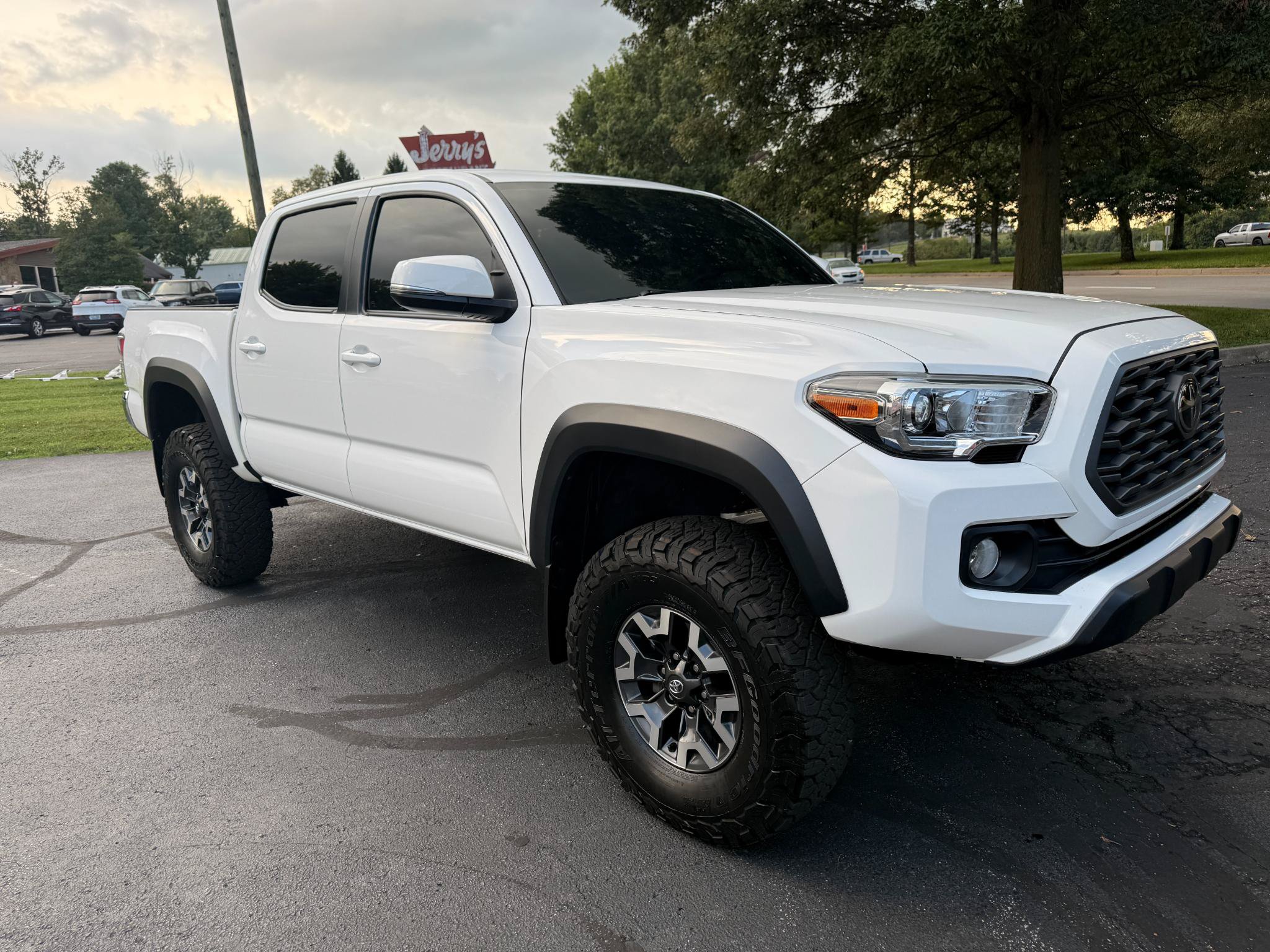 Used 2020 Toyota Tacoma TRD Off-Road AWD/4WD image 11
