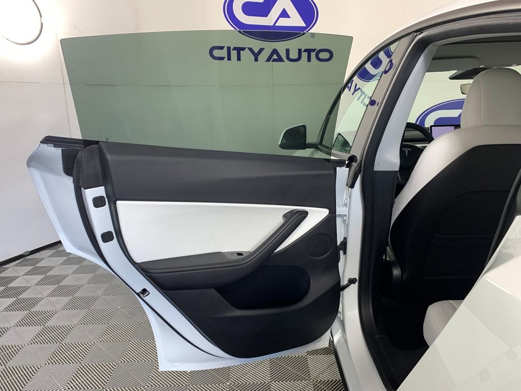 Used 2020 Tesla Model Y Long Range image 29