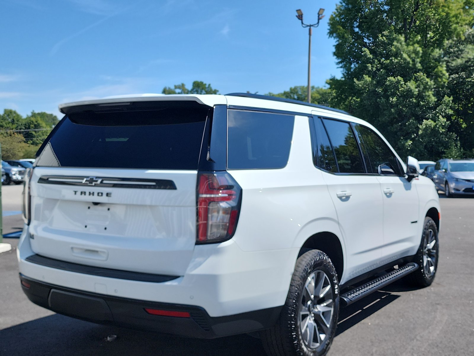 Used 2024 Chevrolet Tahoe Z71 w/ Luxury Package AWD/4WD image 5