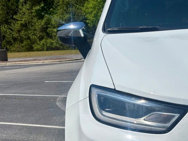 Used 2023 Chrysler Pacifica Limited FWD image 13
