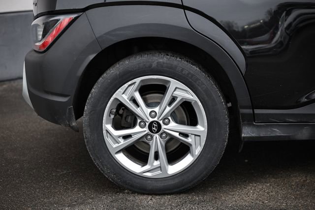 Used 2023 Hyundai Kona SEL image 6