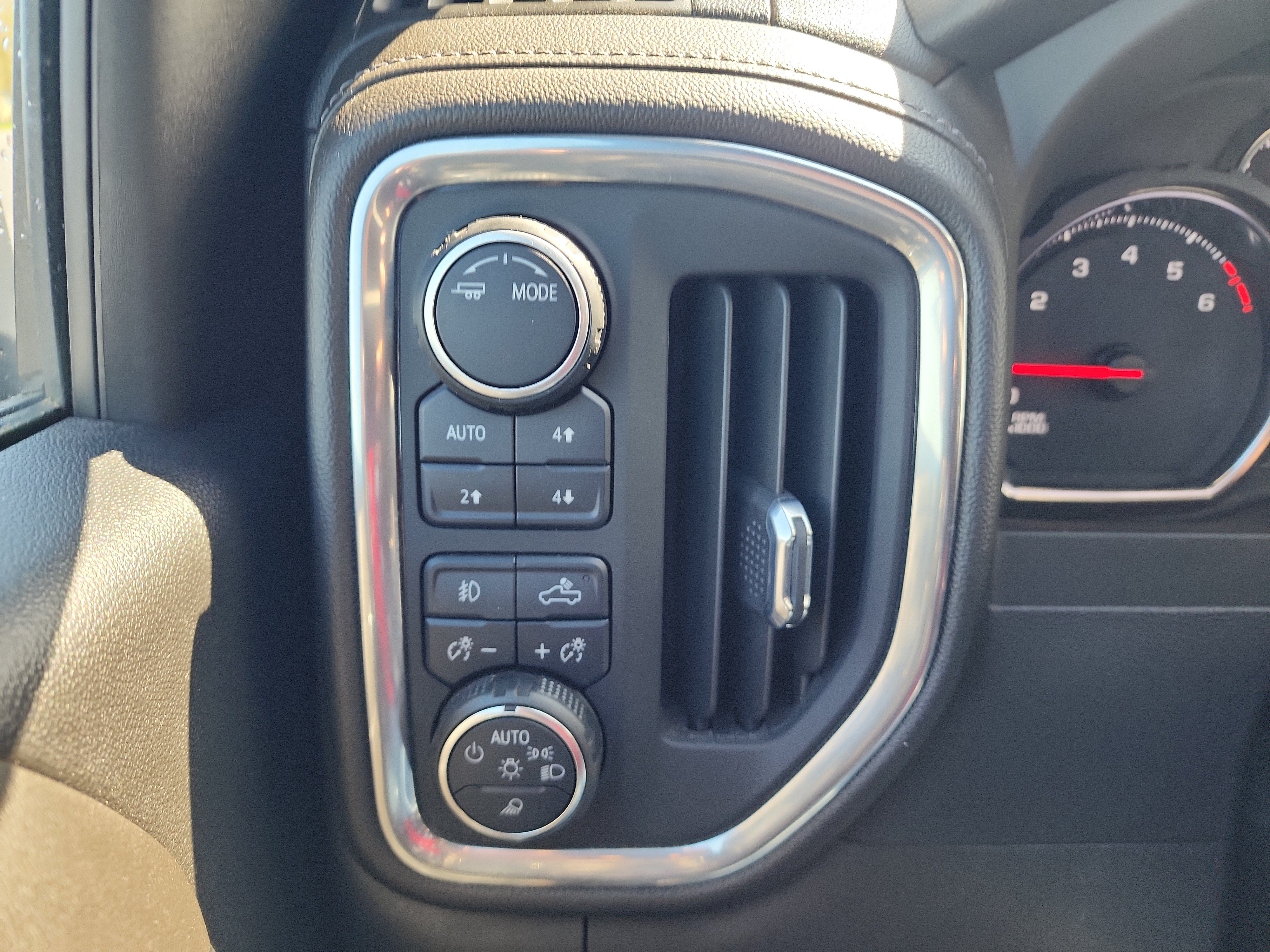 Certified 2022 Chevrolet Silverado 2500 LT w/ Convenience Package AWD/4WD image 23