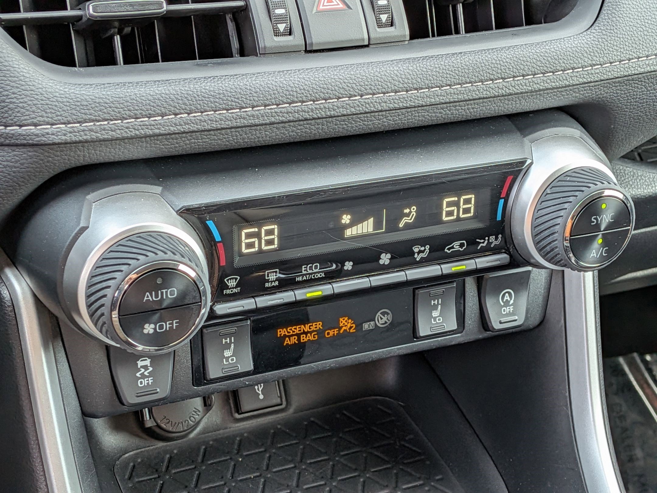 Used 2020 Toyota RAV4 XLE Premium image 27