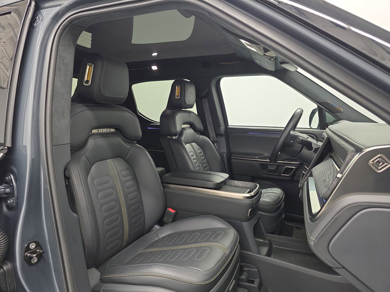 Used 2022 Rivian R1T Adventure image 23