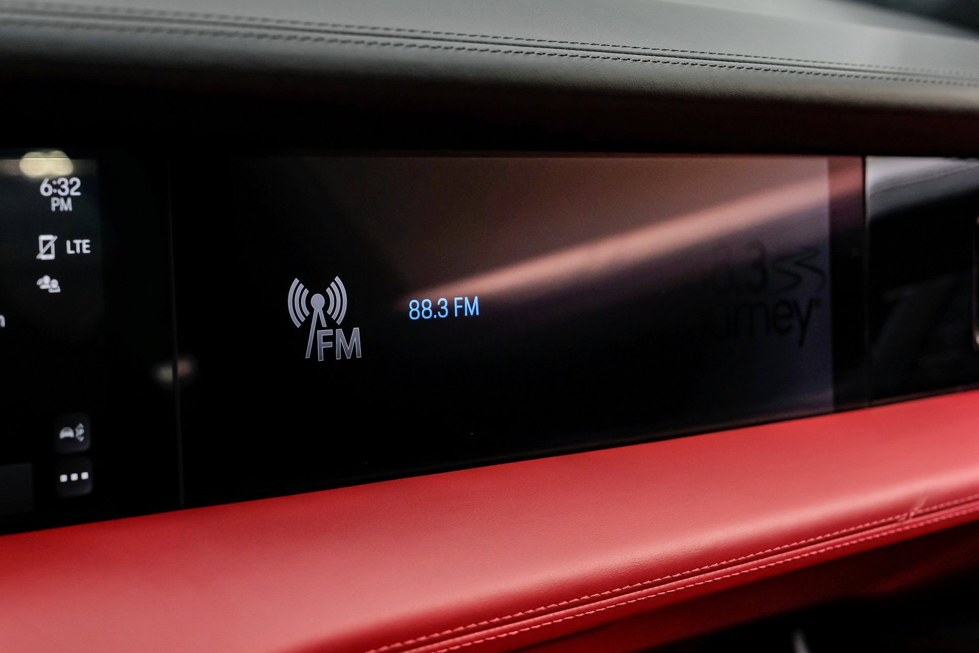 Used 2023 Porsche Taycan image 30