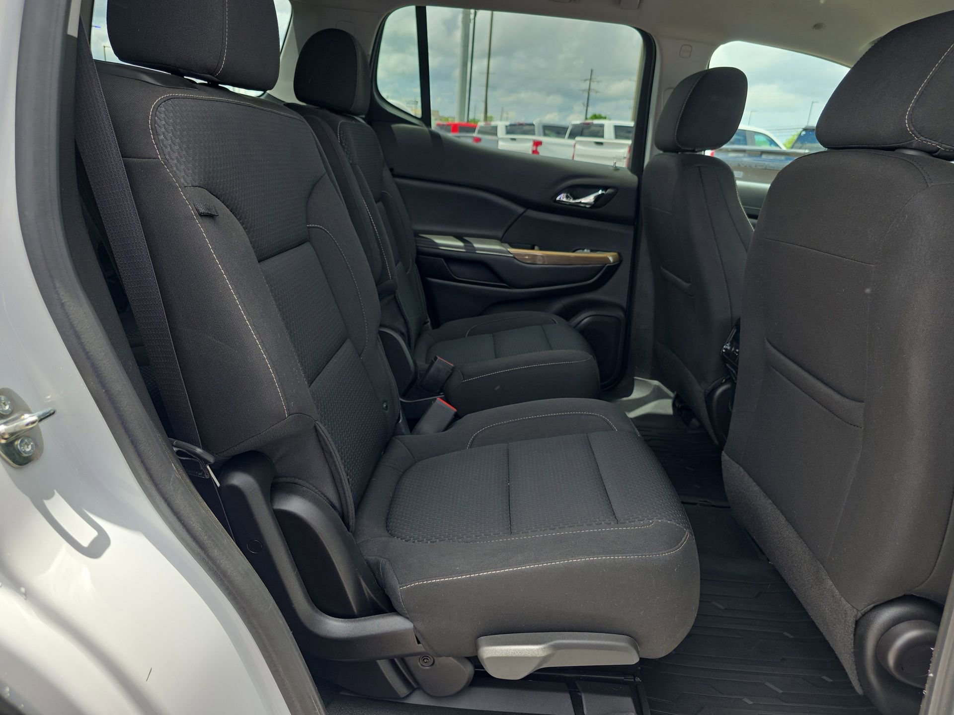 Used 2023 GMC Acadia SLE w/ Driver Convenience Package FWD image 15