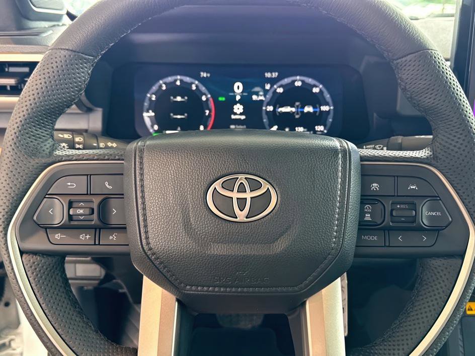 Used 2025 Toyota Tacoma TRD Off-Road image 15