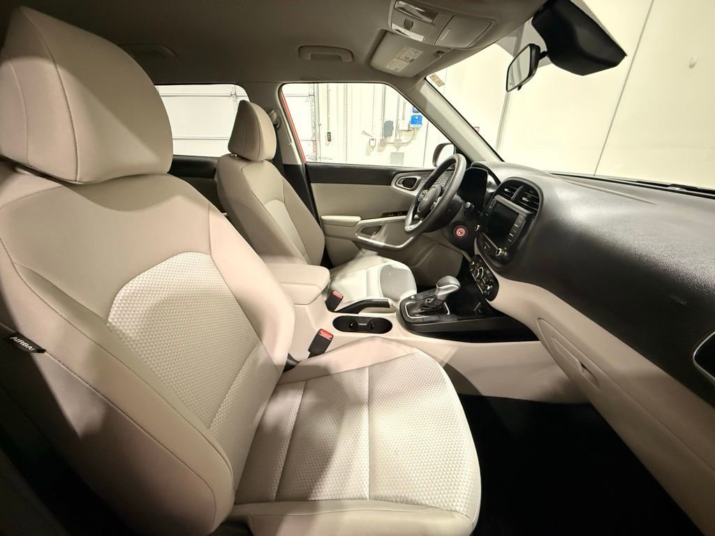 Used 2023 Kia Soul LX image 25