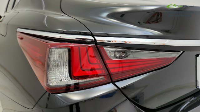 Used 2025 Lexus ES 350 w/ Premium Package FWD image 27