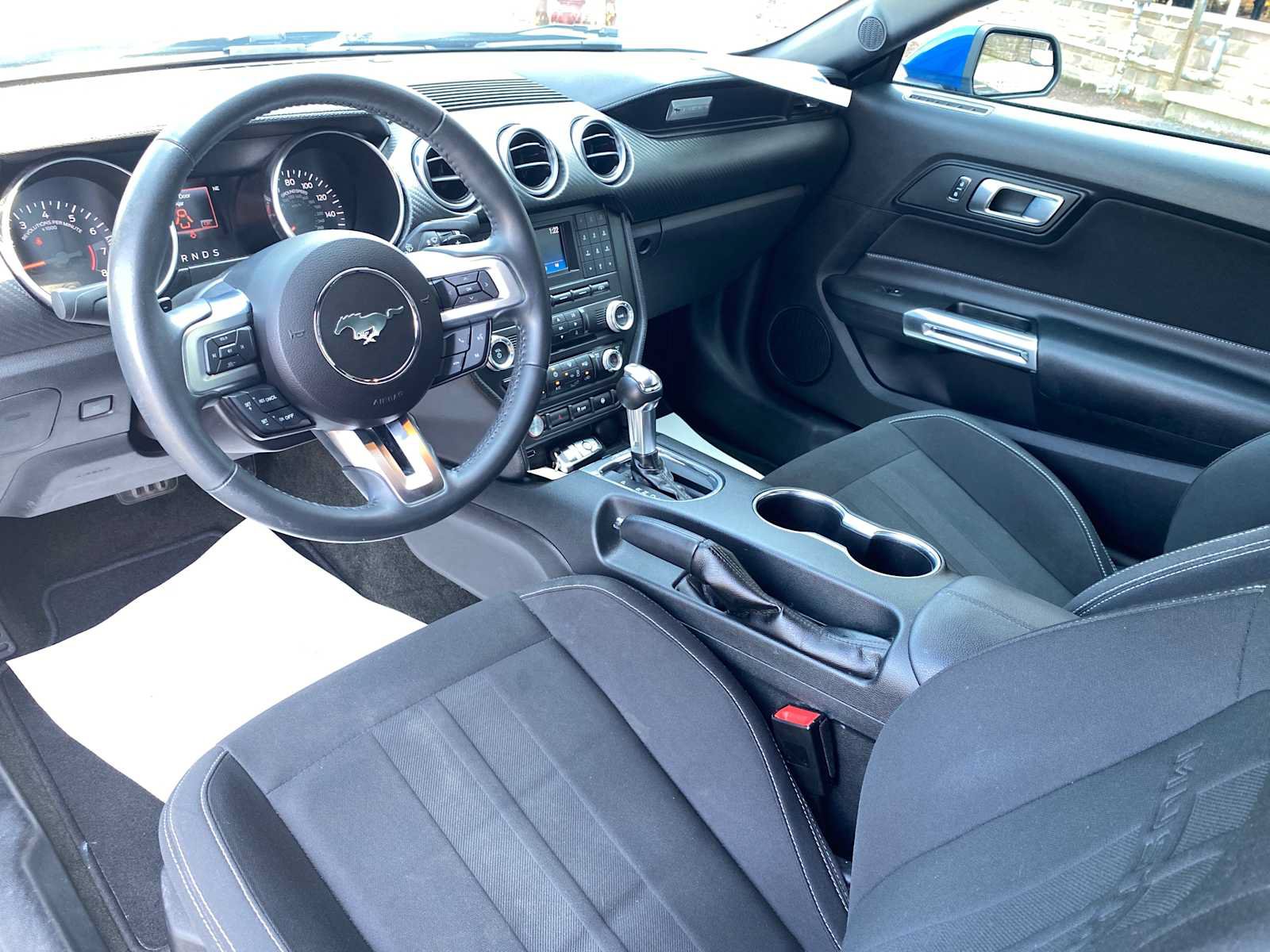 Used 2018 Ford Mustang Coupe RWD image 9