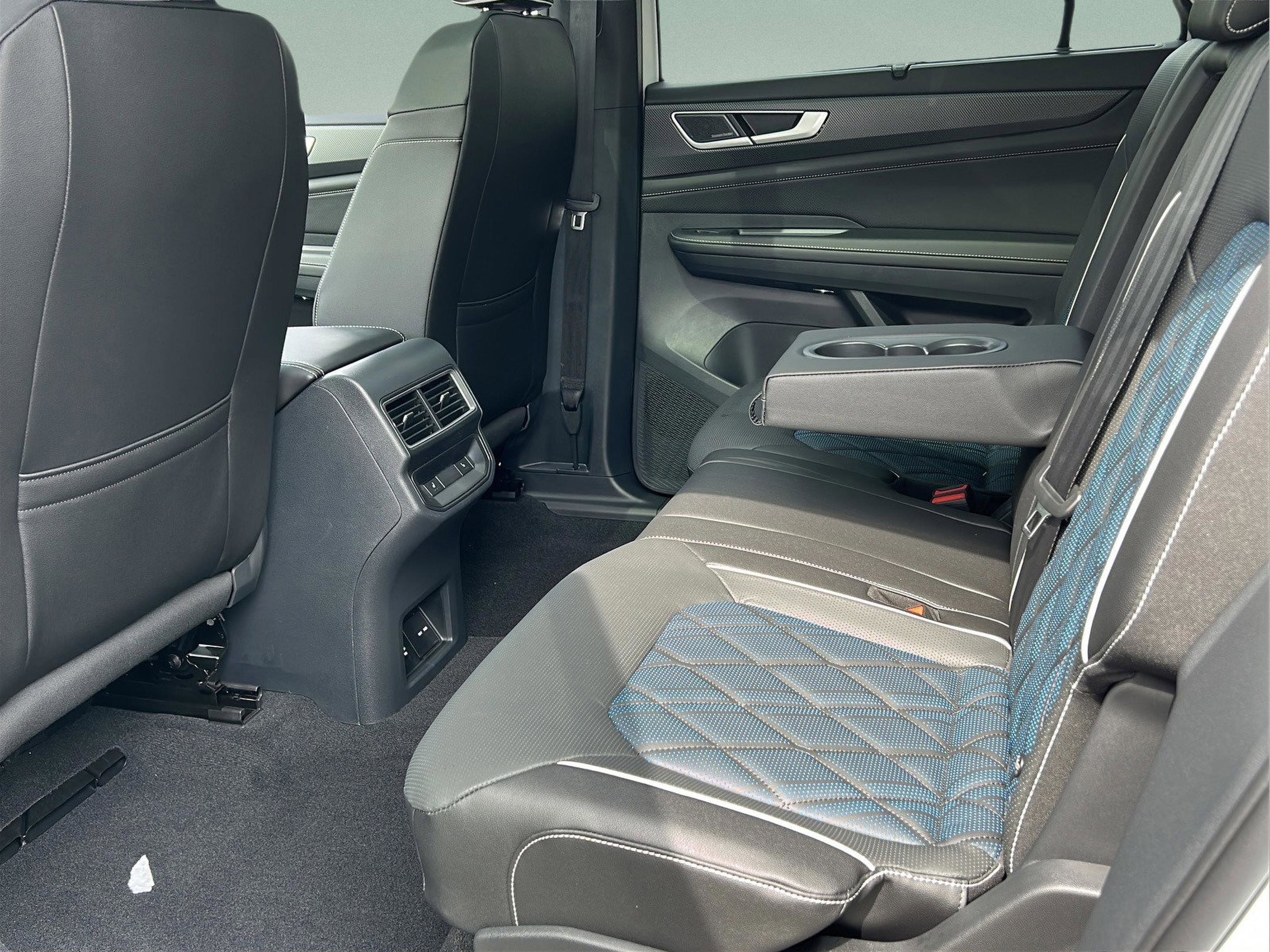 New 2026 Volkswagen Atlas Cross Sport SEL Premium R-Line image 14
