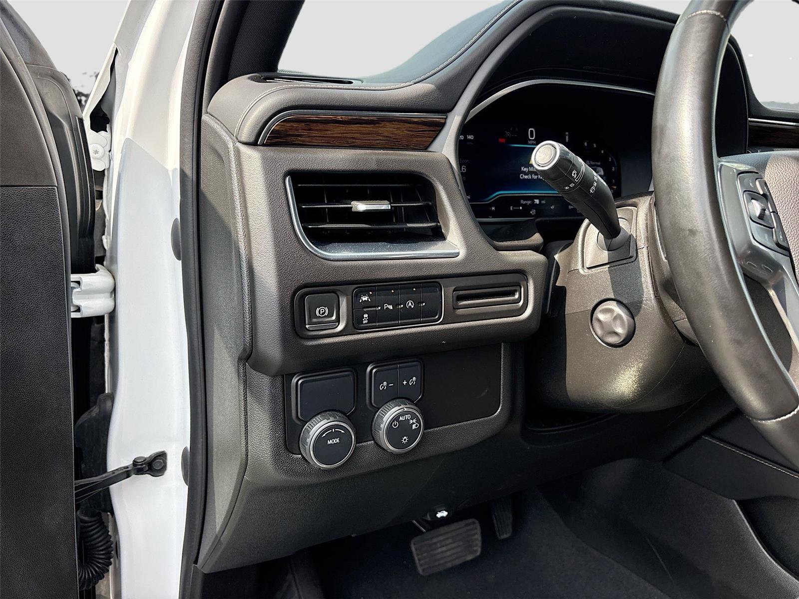 Used 2023 Chevrolet Suburban Premier image 11