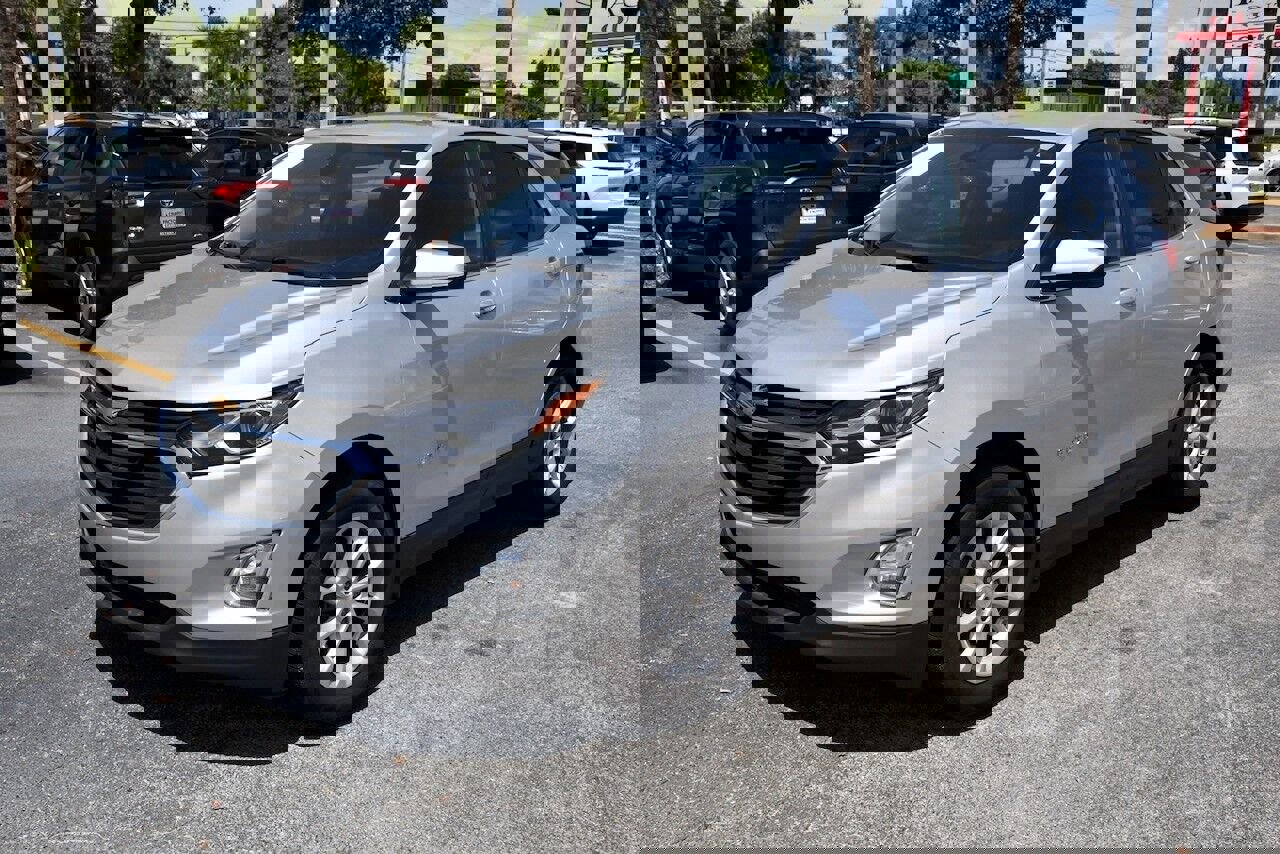 Used 2021 Chevrolet Equinox LT w/ Driver Convenience Package image 3