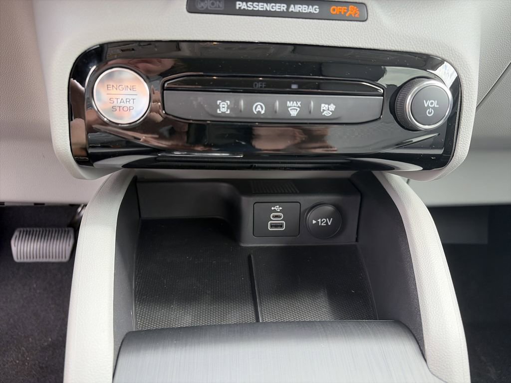 Used 2025 Ford Escape Active w/ Tech Pack #1 FWD image 24