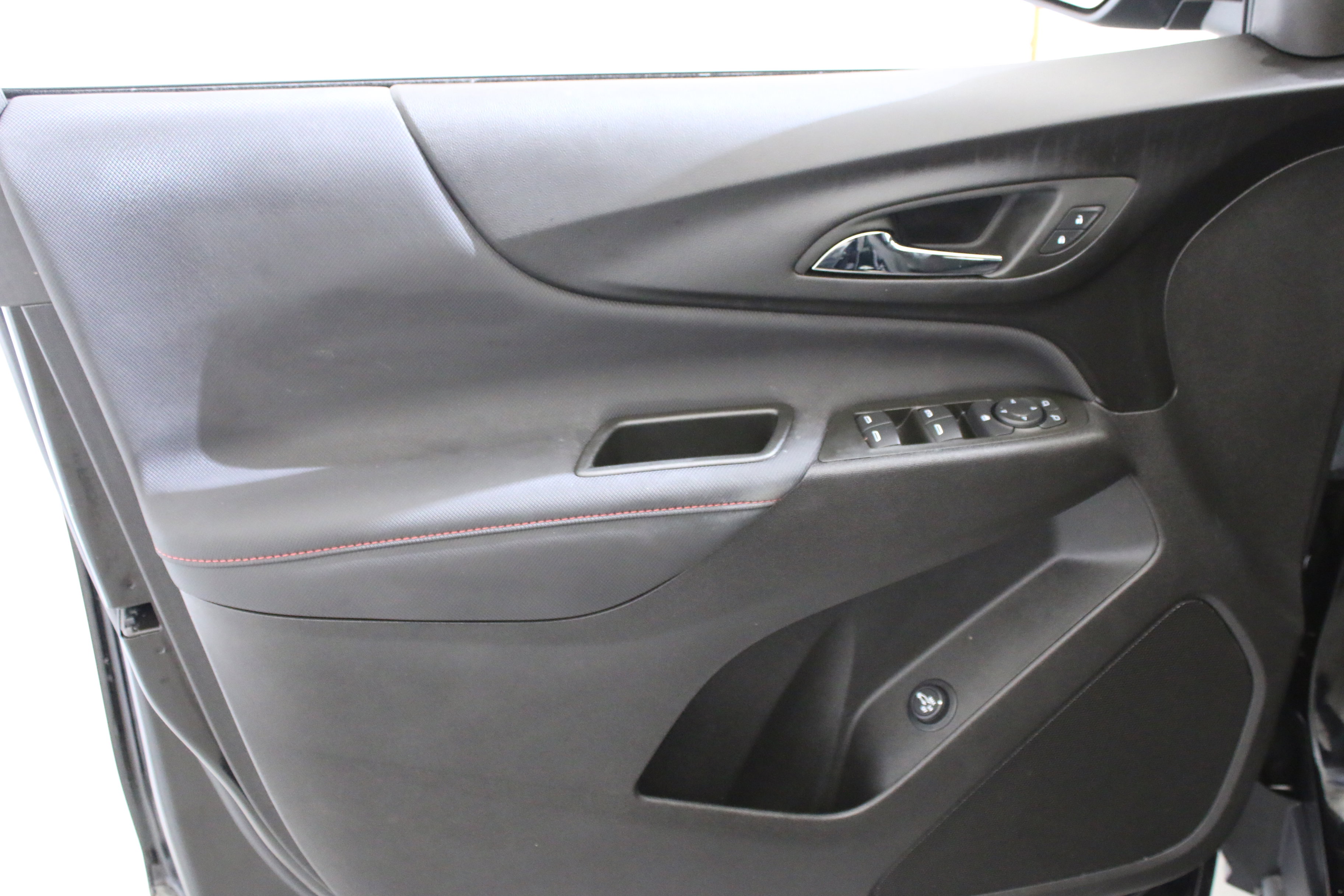 Used 2024 Chevrolet Equinox RS w/ LPO, Floor Liner Package FWD image 24
