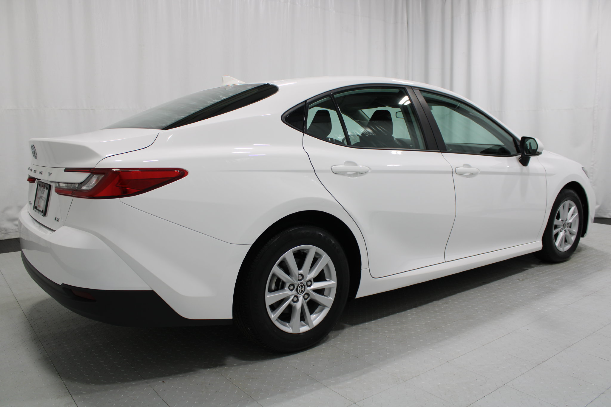 Used 2025 Toyota Camry LE FWD image 6