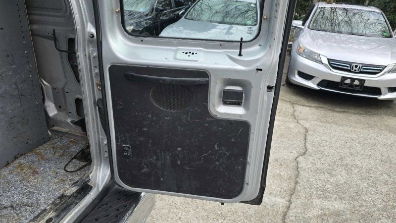 Used 2006 Ford E-150 and Econoline 150 RWD image 27