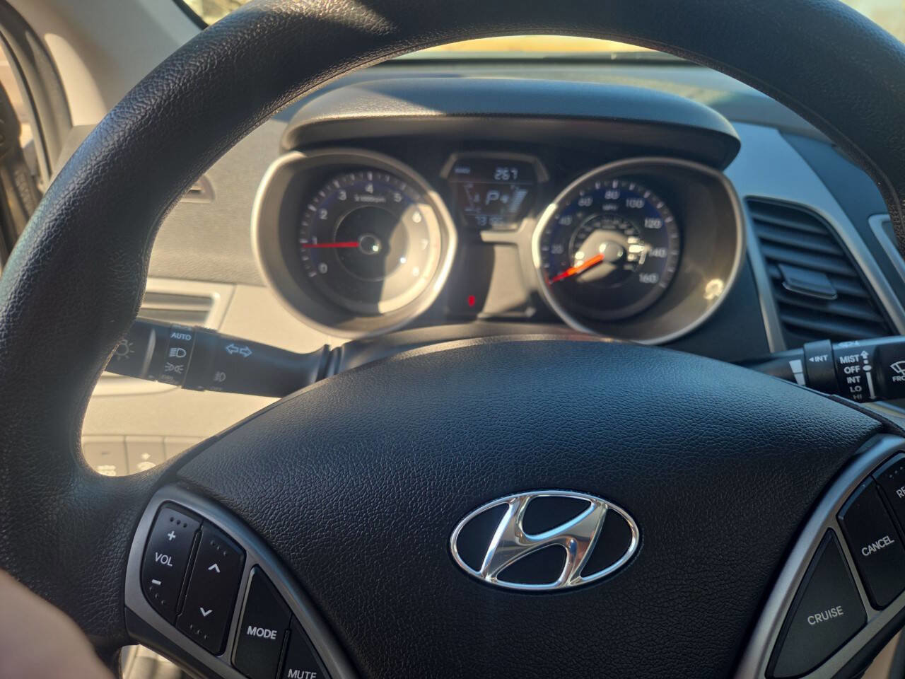 Used 2014 Hyundai Elantra SE w/ Option Group 02 image 3