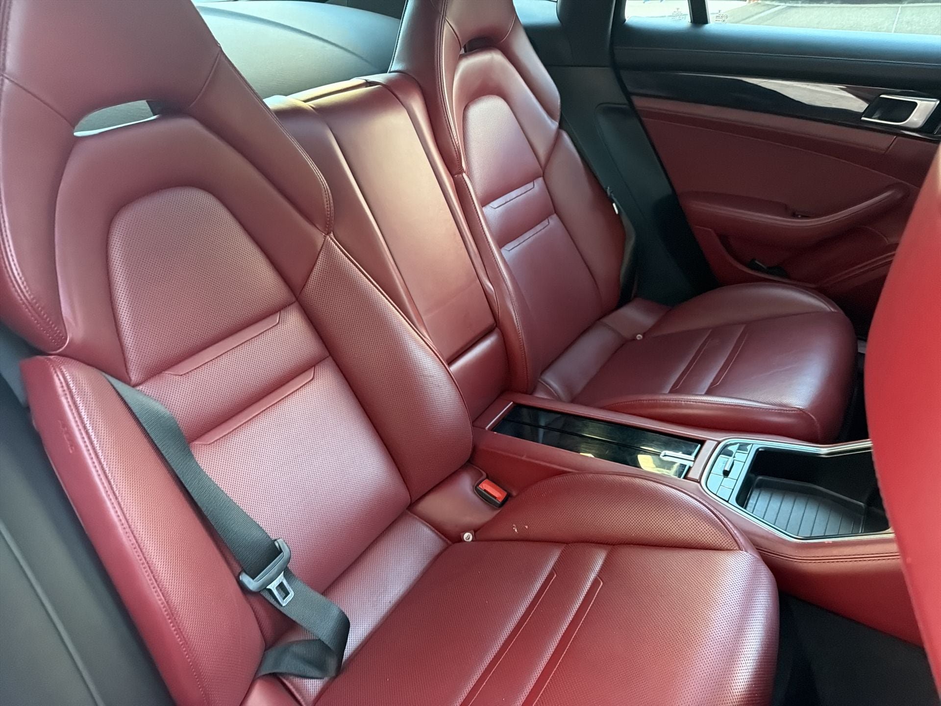 Used 2018 Porsche Panamera RWD image 26