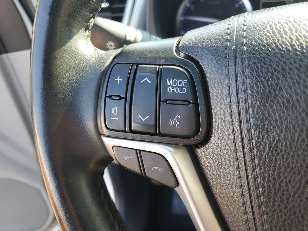 Used 2019 Toyota Highlander XLE AWD/4WD image 12