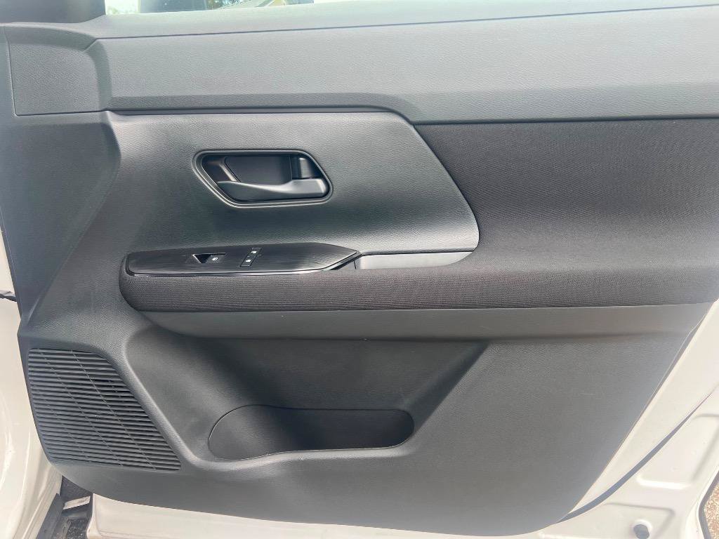 Used 2025 Nissan Kicks S FWD image 16