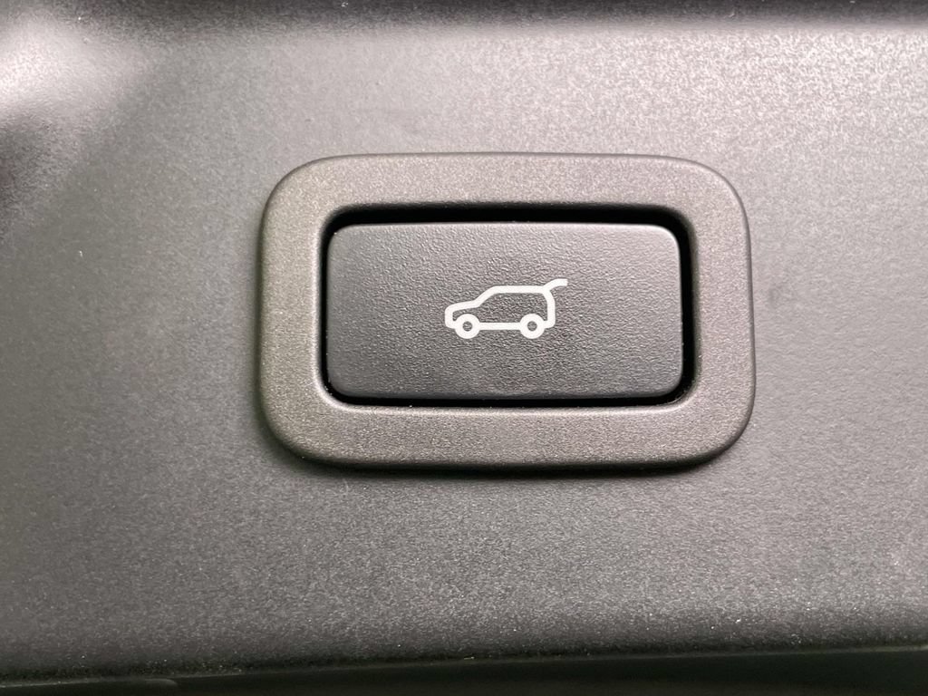 Used 2022 Land Rover Range Rover Velar R-Dynamic S AWD/4WD image 16