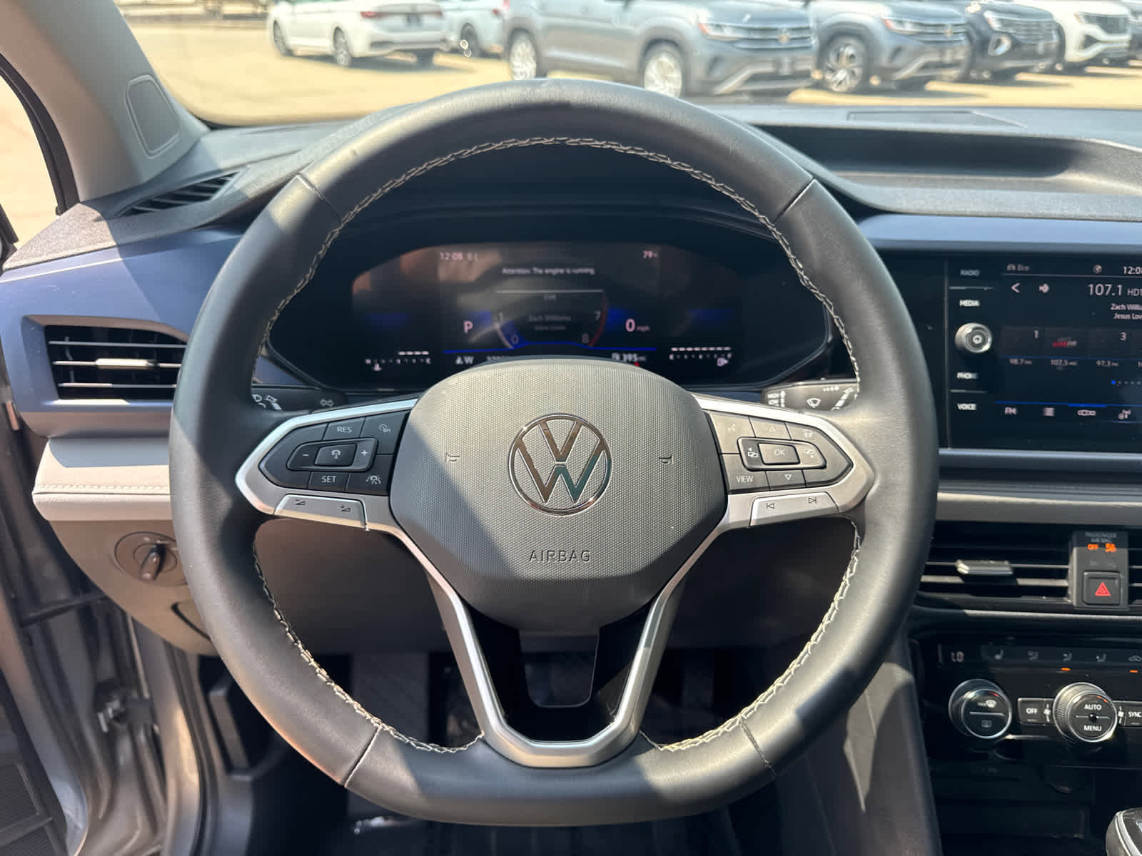 Certified 2024 Volkswagen Taos SE image 15