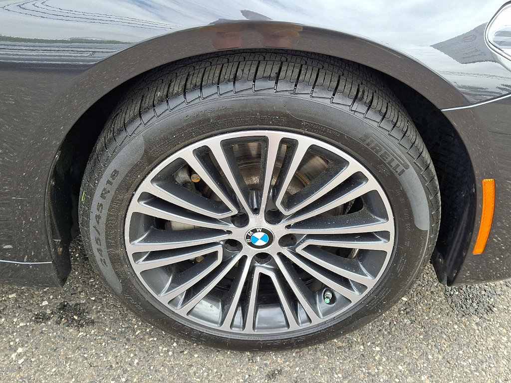Used 2018 BMW 530i xDrive AWD/4WD image 9