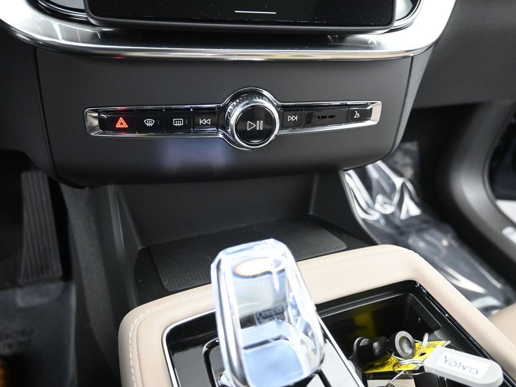 New 2026 Volvo XC90 B6 Plus w/ Protection Package Premier image 24