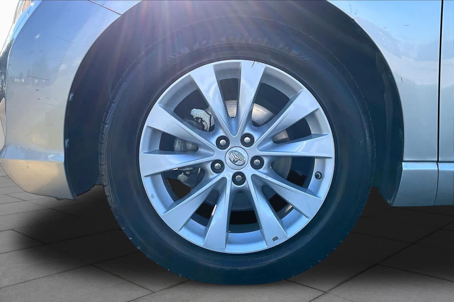 Used 2015 Toyota Venza LE FWD image 10