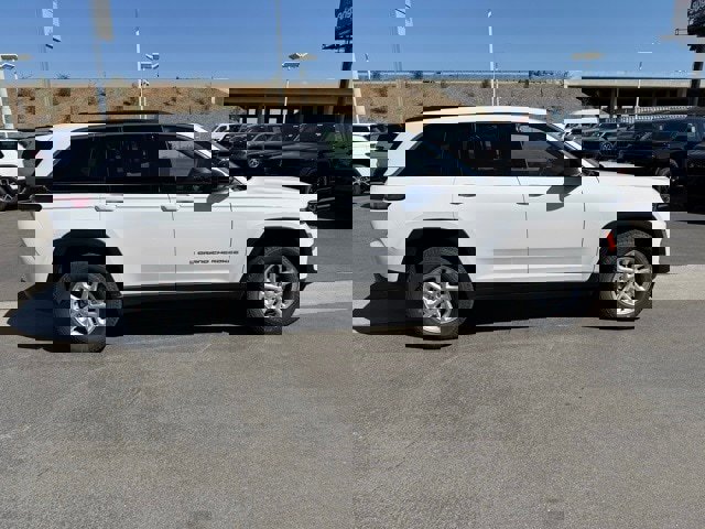 New 2025 Jeep Grand Cherokee Laredo w/ Trailer Tow Package image 7