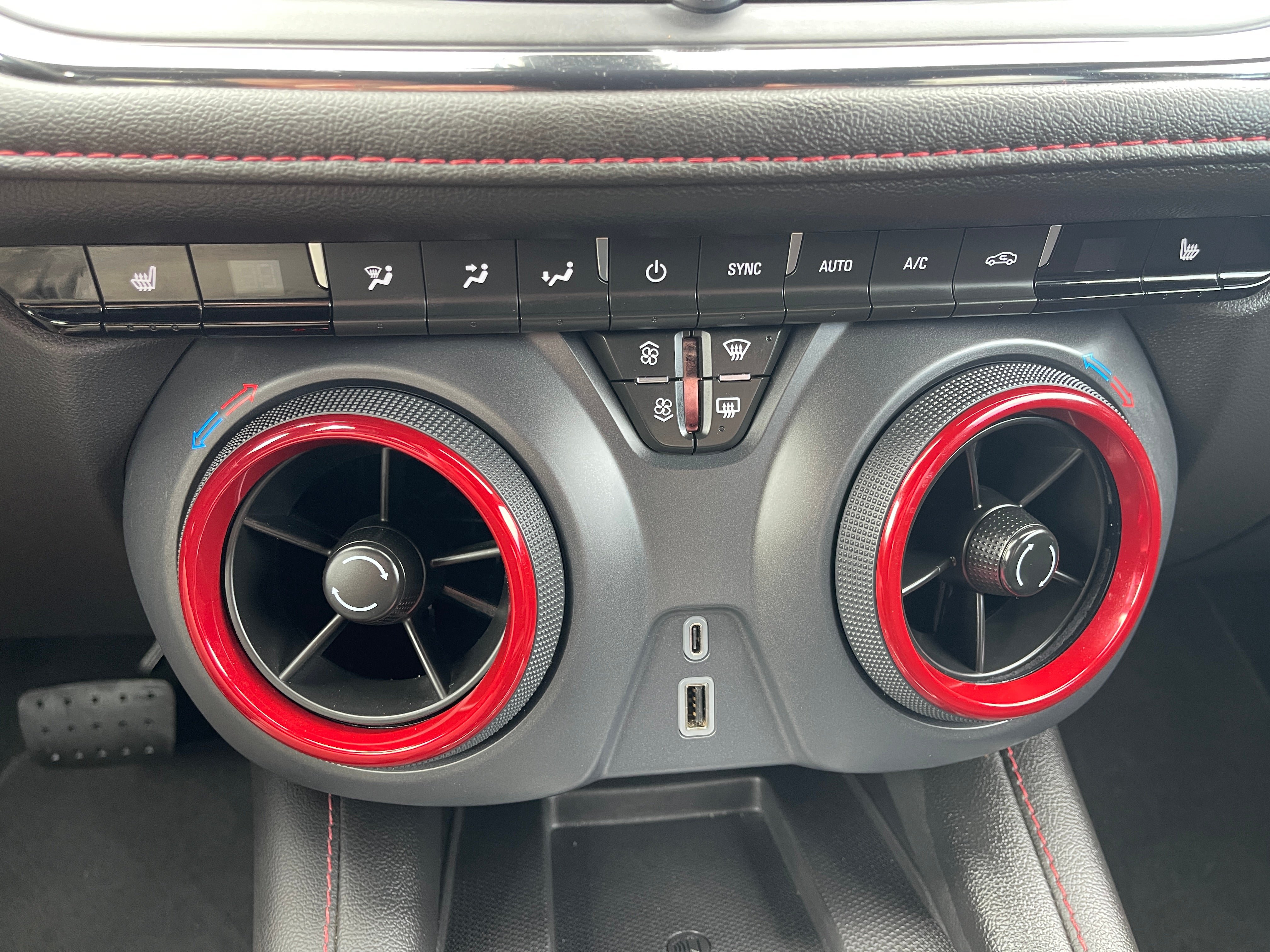 Used 2025 Chevrolet Blazer RS AWD/4WD image 13