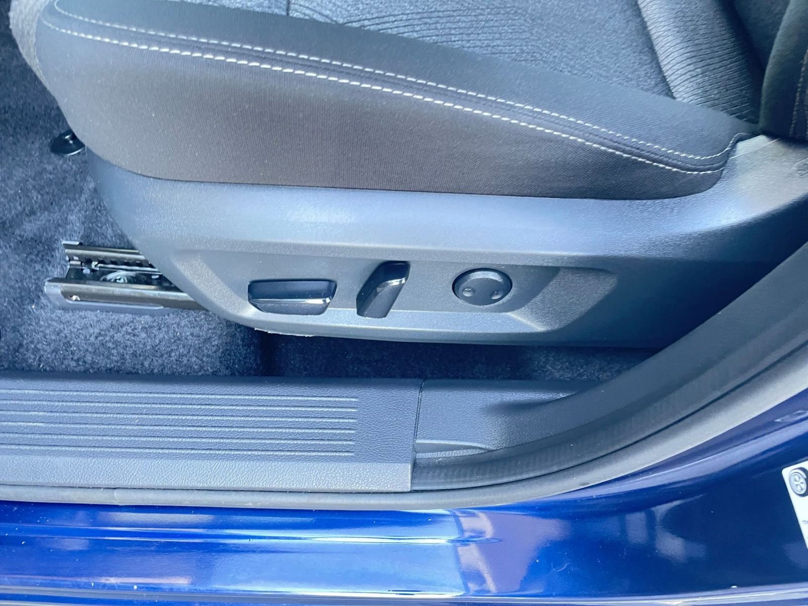 Used 2025 Nissan Rogue SV image 22