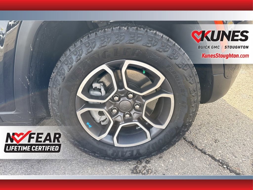 Used 2023 Jeep Grand Cherokee Trailhawk w/ Luxury Tech Group III image 15